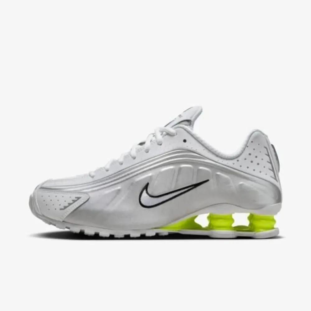 Shox R4 Women s White Metallic Silver Volt AR3565-102