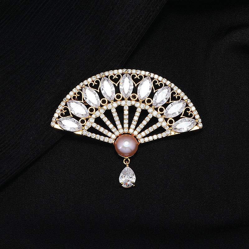 Premium Crystal Fan Freshwater Pearl Brooch Female Elegant Retro High-end Temperament Cheongsam Pin Suit Accessories