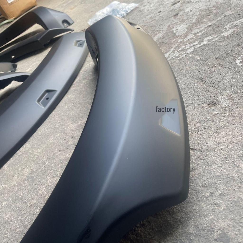 2015-2020 Nissan Navara NP300 Wheel Arch with Rivets for Pickup