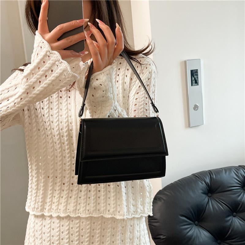 

Городская простая однотонная персонализированная маленькая квадратная сумка женская для поездок на работу, зарубежная, с высоким чувством темперамента, универсальная повседневная сумка-мессенджер чёрный