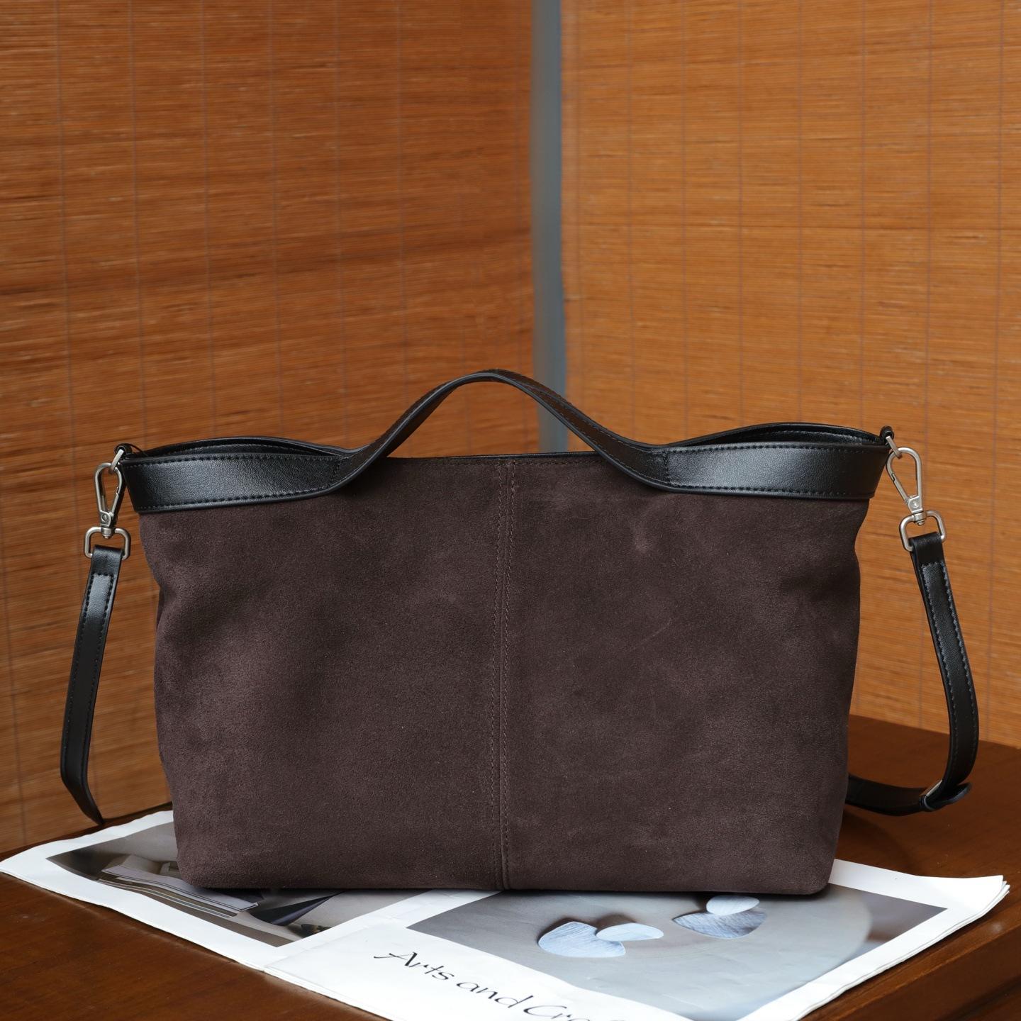 

Новая женская сумка-тоут 2025