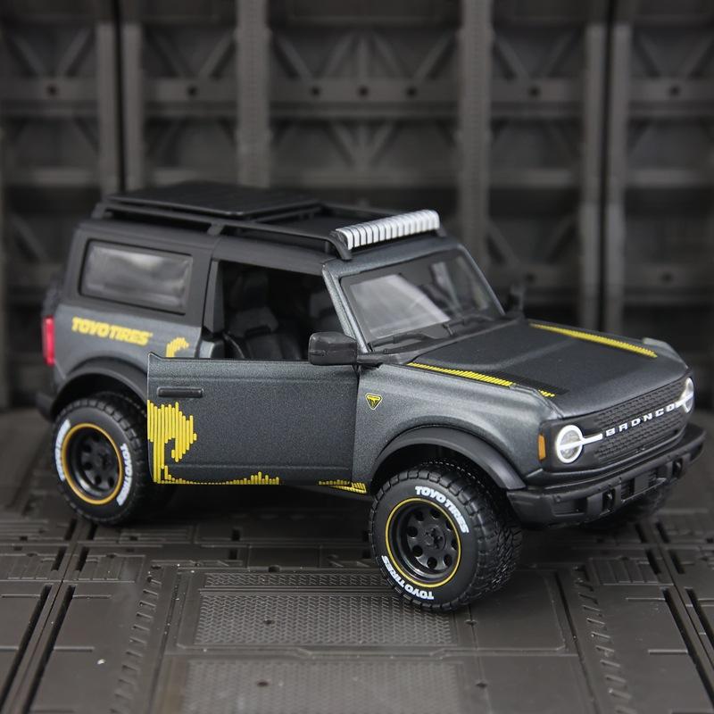 Maisto 1:24 2021 Bronco Badlands Diecast Off-Road Car Model, Static Alloy Display Ornament