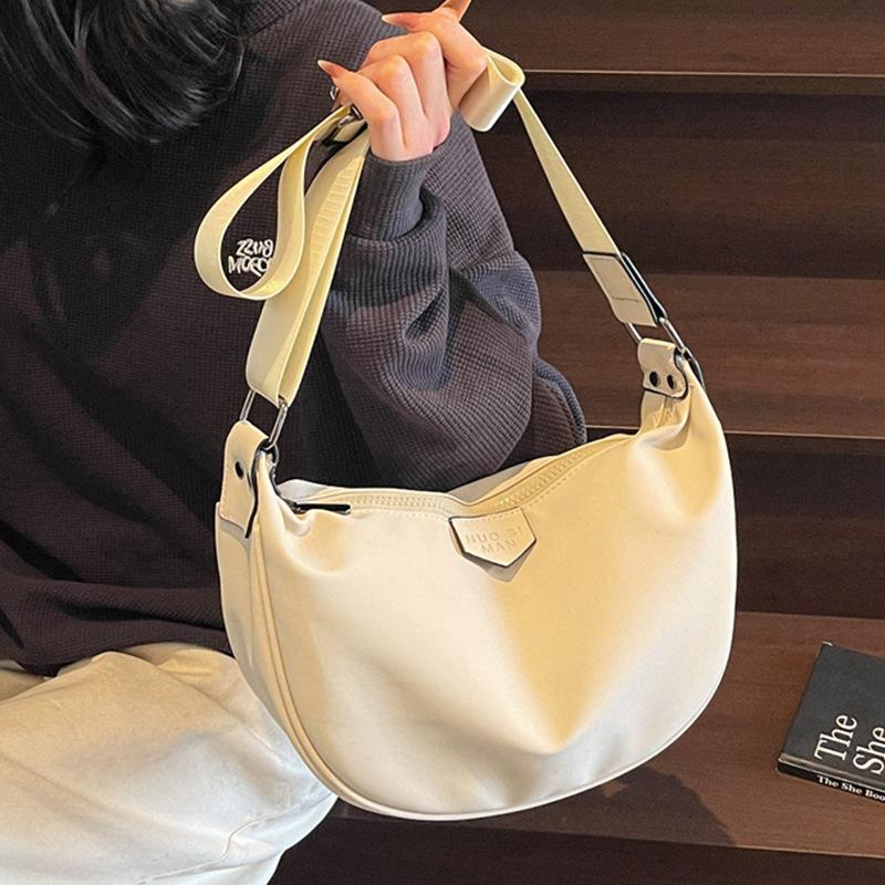 New Stylish and Simple Small Cloth Bag Women's 2025 Casual Versatile Shoulder Dumpling Bag Going Out To Play Lightweight Messenger Bag