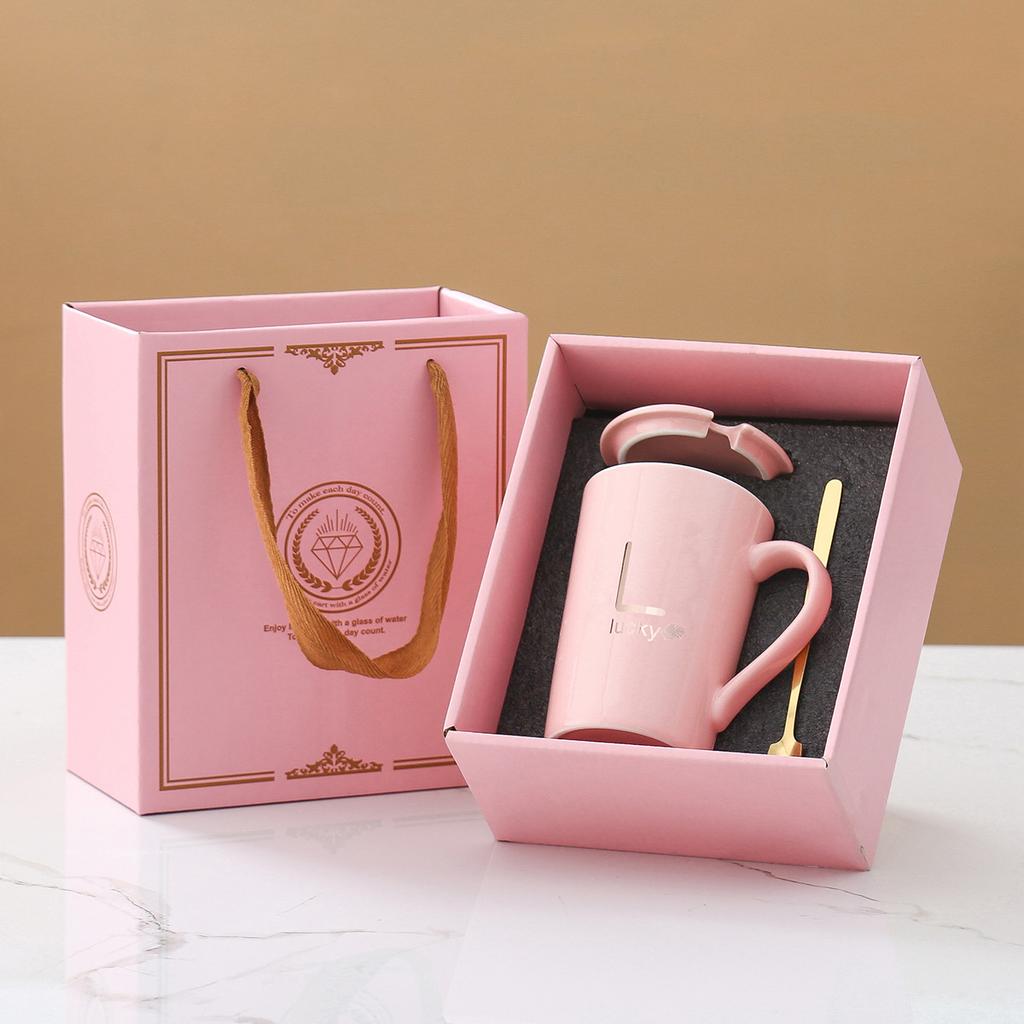 Simple and Fashionable Ceramic Mug, Portable Gift Box, Towel Bear Souvenir, Opening Practical Gift, Water Cup Set.