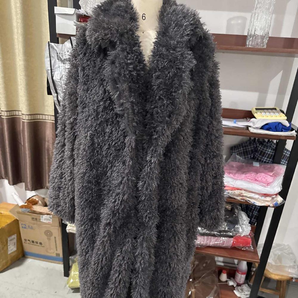 

Серое пальто из удлиненного плюша с воротником на осень и зиму Новое теплое и толстое пальто S