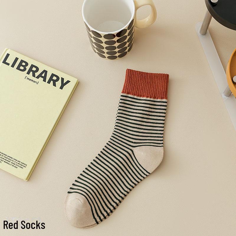 Chaussettes pour femmes: Automne/Hiver 2024 Chaussettes Coréennes Rayées Mi-Tubes en Coton, Respirantes, Absorbant la Sueur