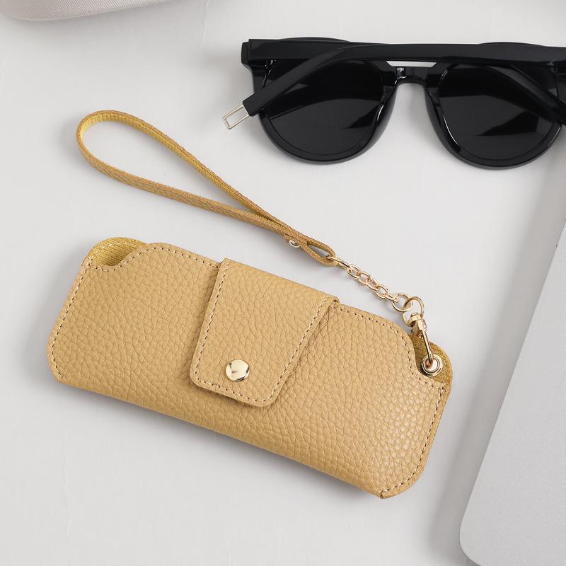 

Pu Leather Glasses Case Portable Sunglasses Pouch With Wrist Strap Button-Closure Eyeglass Sleeve For Travel A1 жёлтый