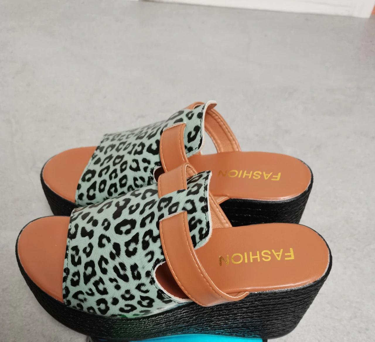 

2026 Summer Women Slippers Wedges Sandals Trend High Heels Ladies Shoes Lightweight Slides Women New Beach Platform Slippers 34 зелёный