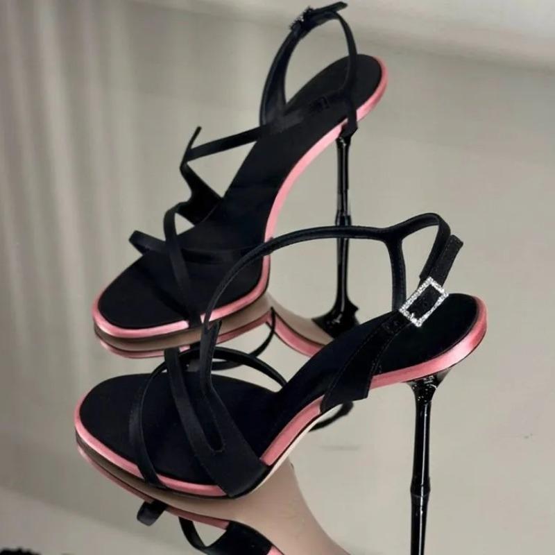 Satynowe Szpilki Fashionable High Heels Color Block z Jednym Paskiem 2026 Nowe Letnie Seksowne Sandały Temperamentne Wszechstronne