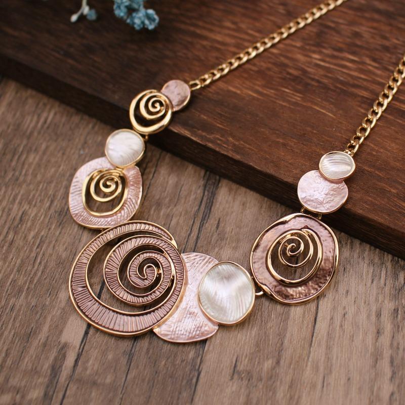 Color Painting Oil Hollow Conch Necklace, Versatile Women's High-end Conch Necklace
