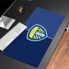 Tappetino per mouse con design dello stemma del Leeds United, base in gomma, tappetino da scrivania per esports, tappetino per mouse per giocatori e uso in ufficio, scrivania da gioco, tappetino facile da pulire