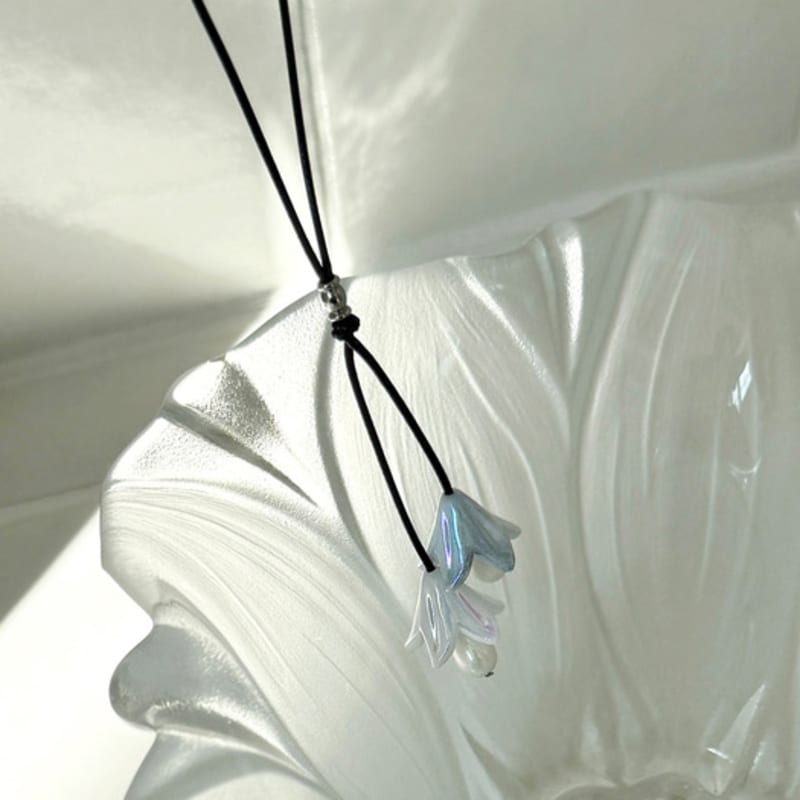 FANTASTIC PLANET lily string necklace