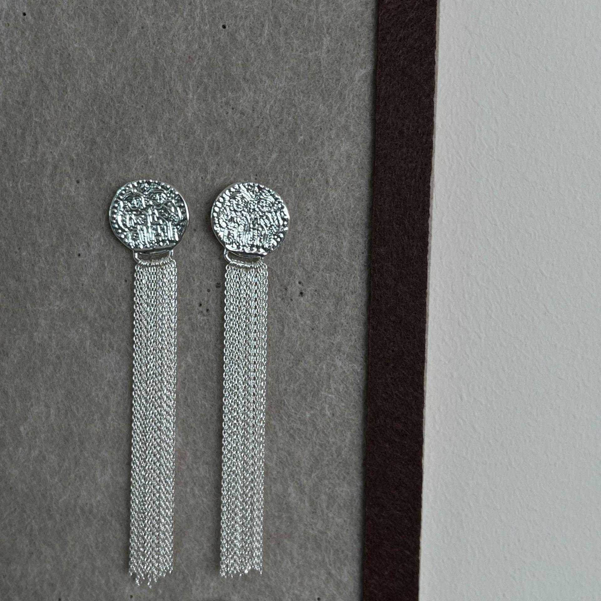 

Преувеличенные длинные серьги-гвоздики для званого ужина, рельефные серьги, серьги, модный темперамент, высококлассные универсальные серьги с бахромой.