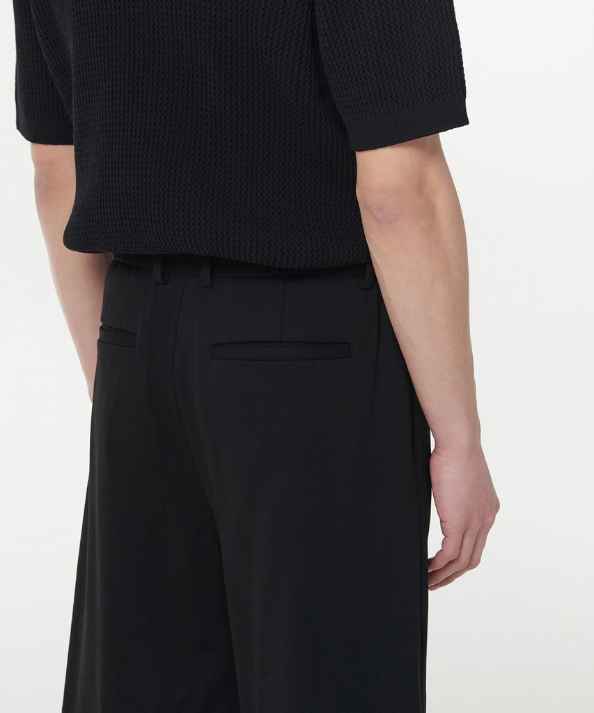 MUSINSA STANDARD Ponte One-Tuck Wide Cozy Half Slacks [Black]
