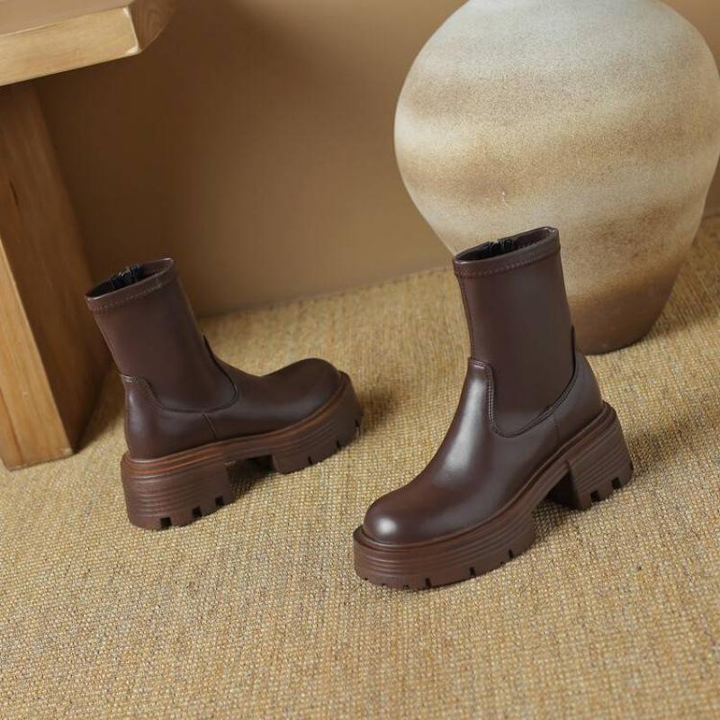 

Осенне-зимние кожаные полусапоги средней высоты женские на толстой подошве нескользящие кожаные ботинки большого размера на высоком каблуке с круглым носком корейская версия новые черные k 33