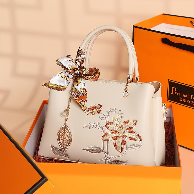 Dámská umělecká designová lehká luxusní mateřská taška velkokapacitní vyšívaná kabelka taška