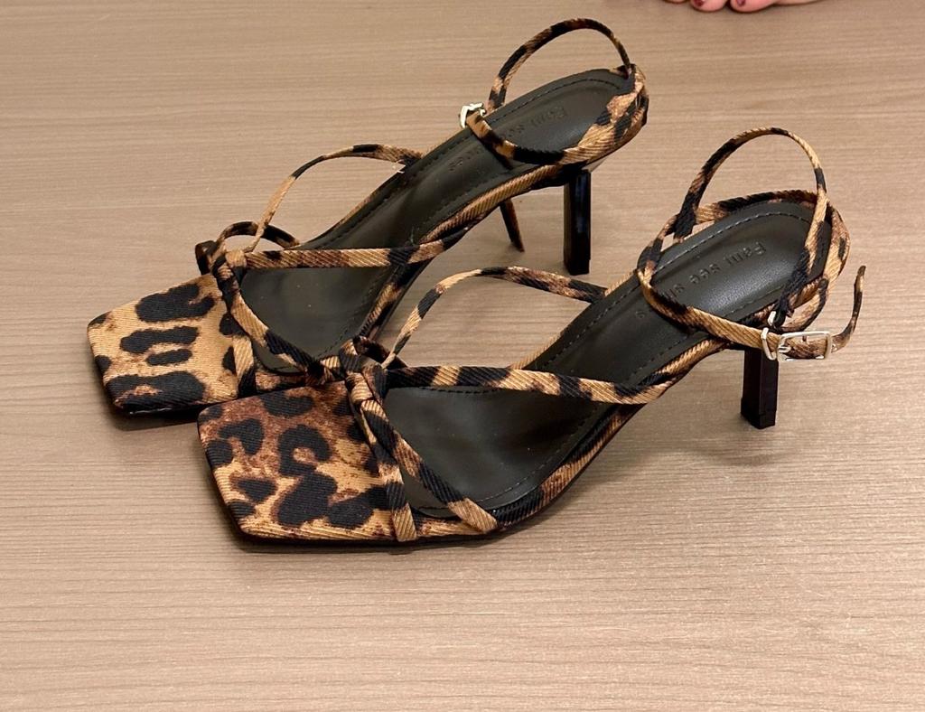 Fashion Summer Narrow Band Heel Sandals Women Thick Heel Ankle Strap Fashion Square Toe Ladies Dress