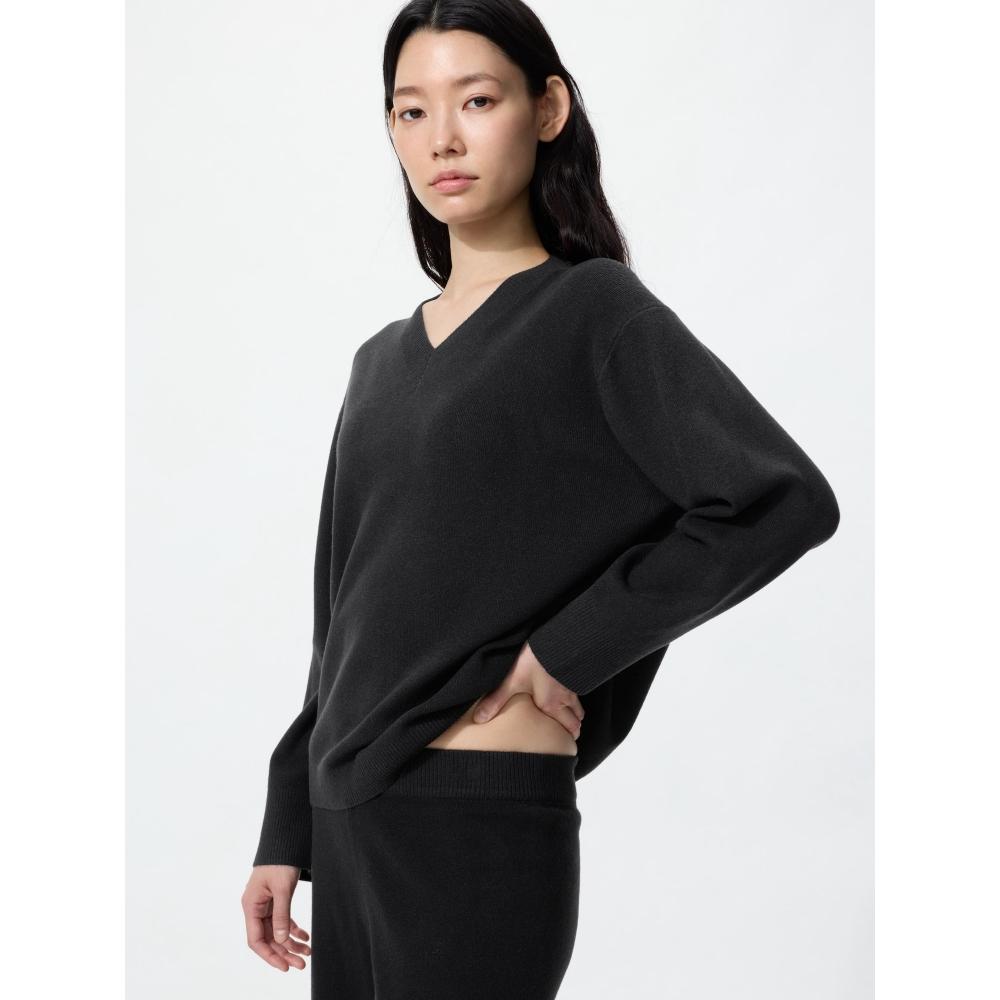 Uniqlo Washable Knit V Neck Sweater  Smooth 