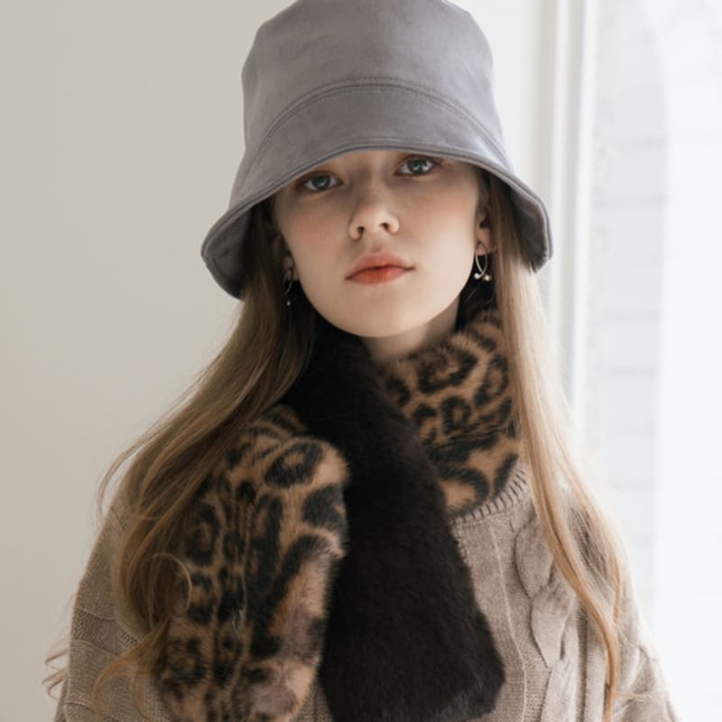 

MANES Marmande Fake Fur Muffler (5 colors) Leopard