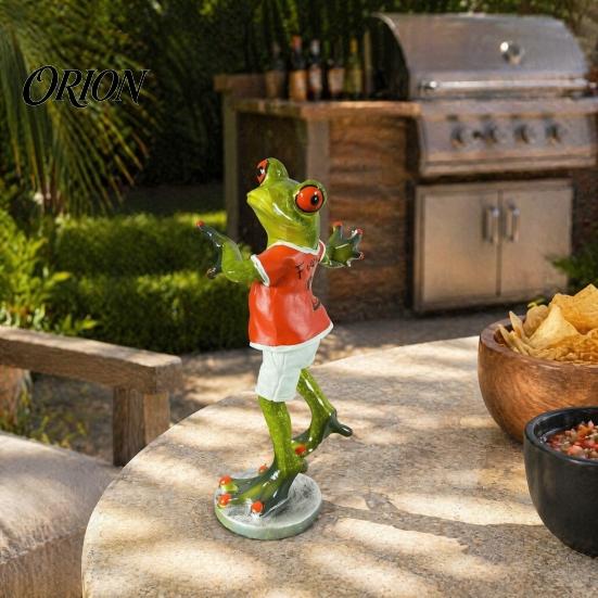 Garden Frog Decoration Cute Football Goalkeeper Figurine, Sports Theme Resin Statue, Funny Small Animal Figurine Novelty Desktop Ornament for