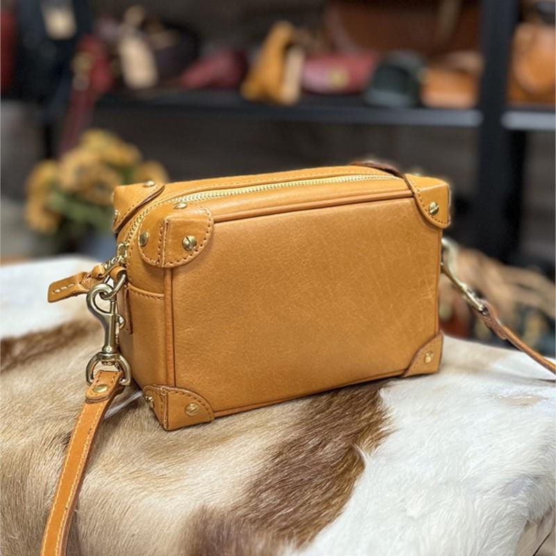 

Johnature Genuine Leather Women s Bag Retro Handmade Rivet Box Bag British Style Shoulder Crossbody Bags синій