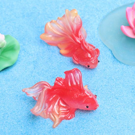 Miniaturfische für Bastelarbeiten Mini-Falsche Goldfischfigur Winziges Harz-Simuliertes Fischmodell für Feengarten-Zubehör Mikro-Landschafts-Terrarium