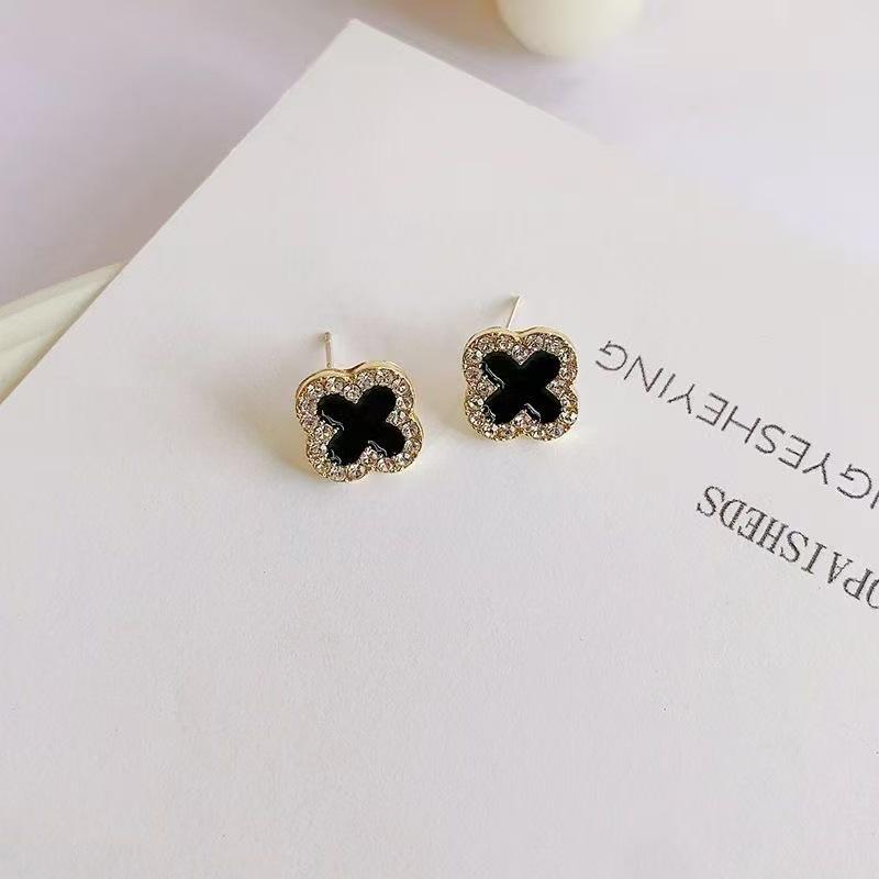 Elegant Zirconia Flower Stud Earrings - Minimalist Design for Chic Style and Everyday Wear