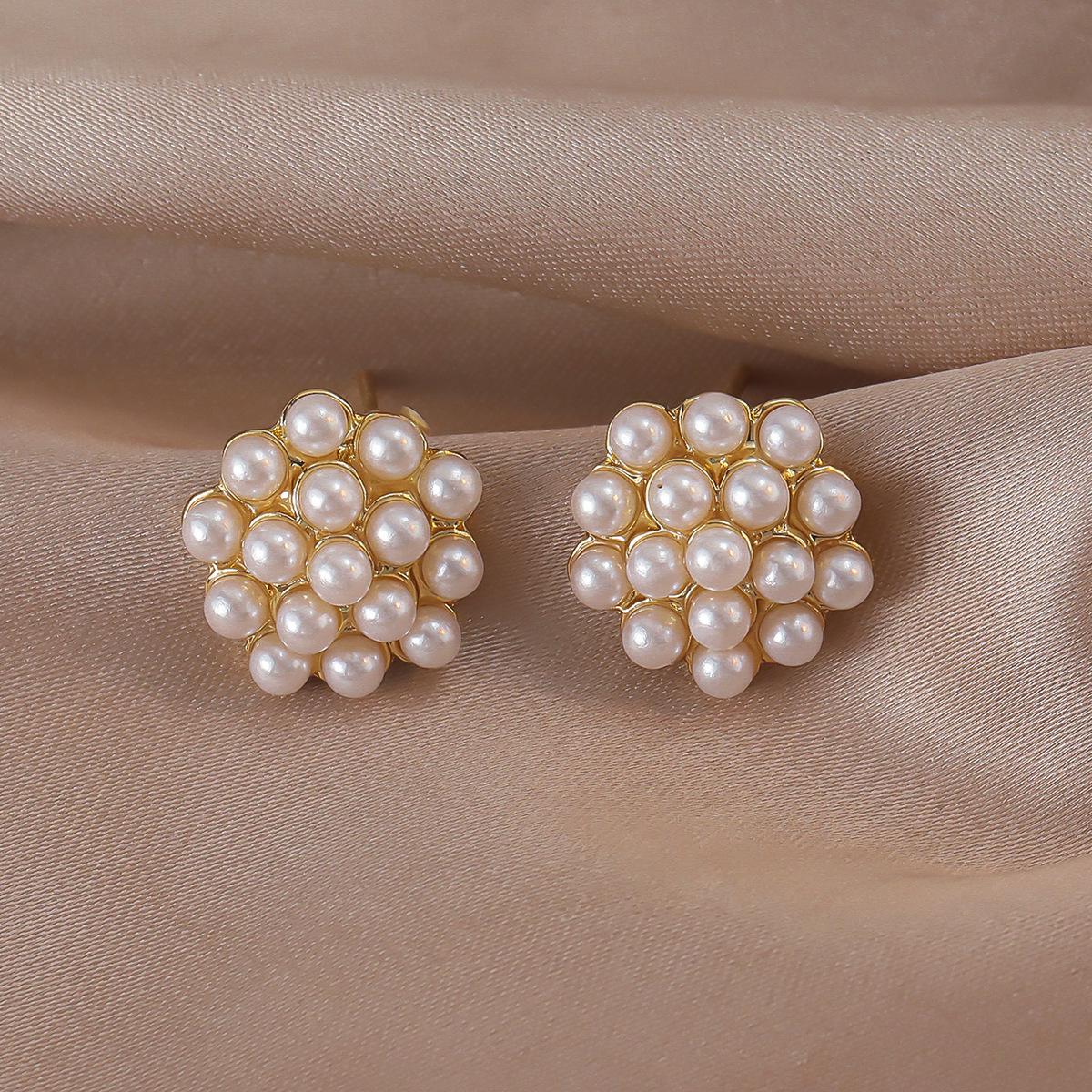 

Екологічні сережки-пусети з перлами, трикутні, на затискачі, розкішні