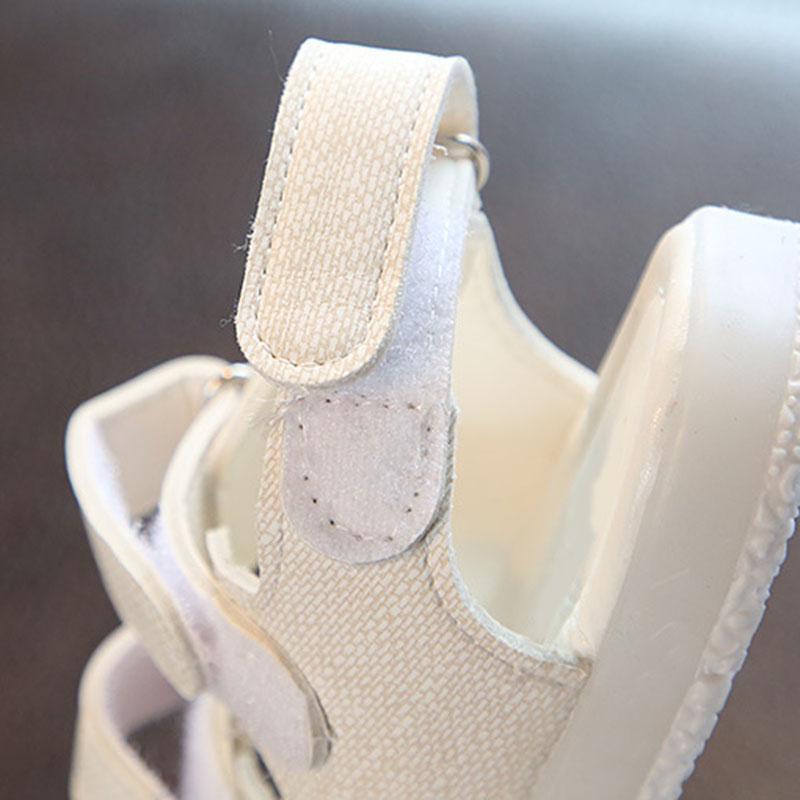 Adorable Children Casual Flashing Light Sandals With Soft Bottom And Timeless Design