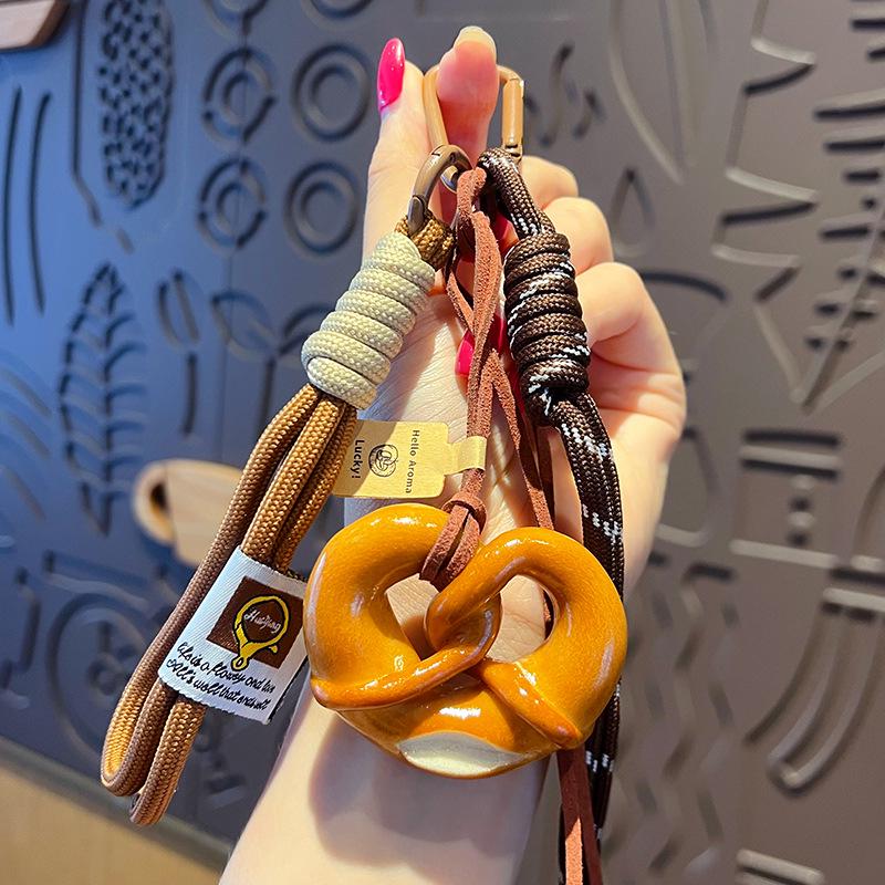 Creative Miu-Style Lye Bread Keychain: Cute Handcrafted Couple Pendant, Small Gift