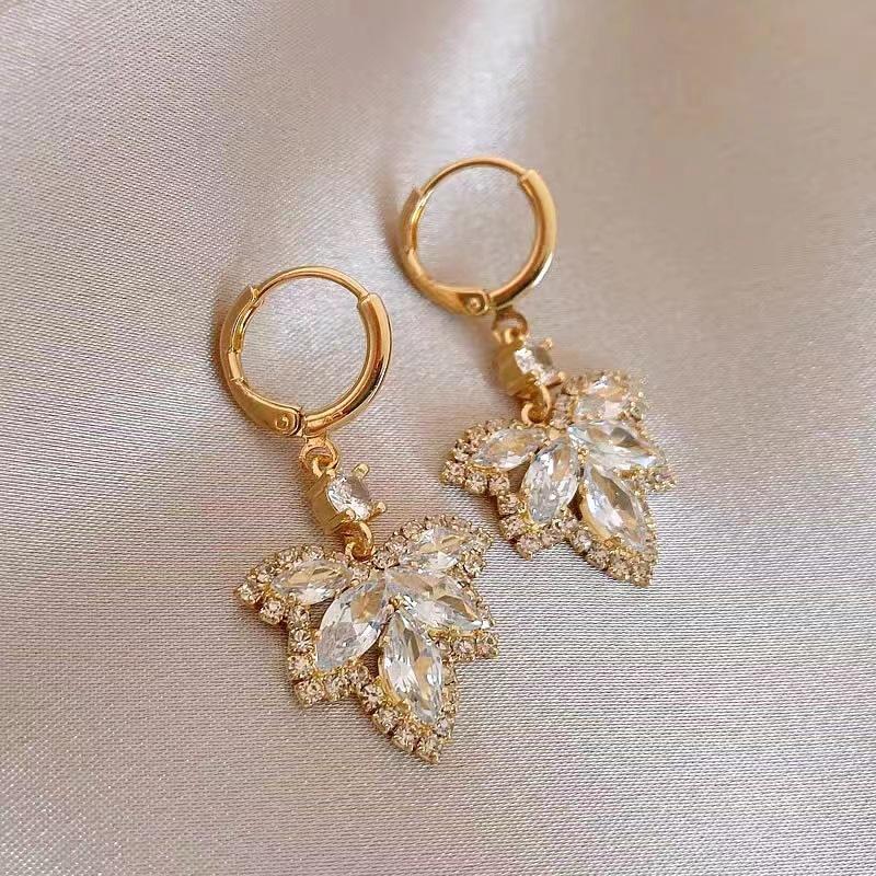 

Super flash fashion versatile zircon maple leaf earrings women s new trendy niche design earrings light luxury retro earrings