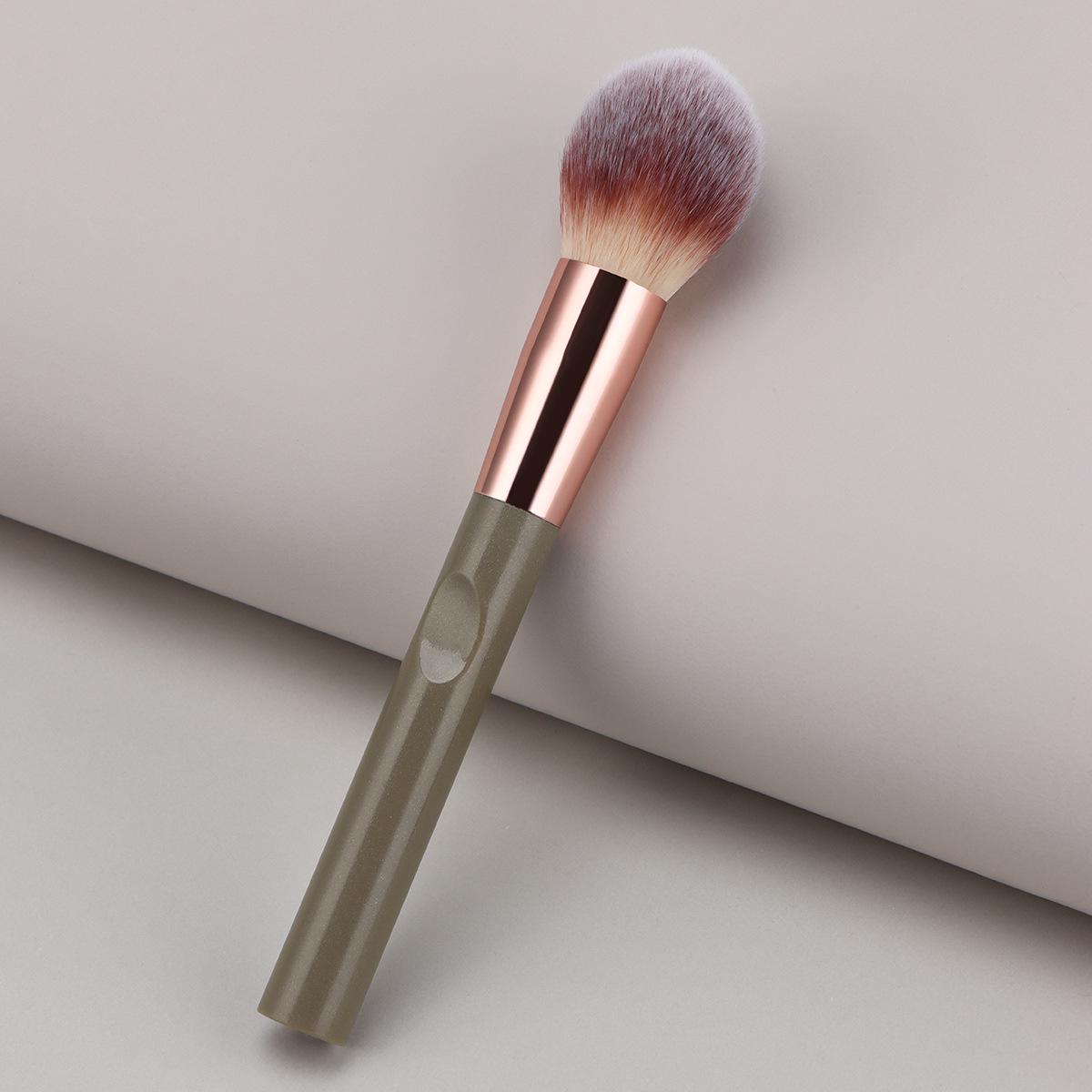 

Самый продаваемый набор кистей для макияжа с отпечатками пальцев: В комплект входят кисти для теней для век, тональной основы, румян и рассыпчатой пудры.