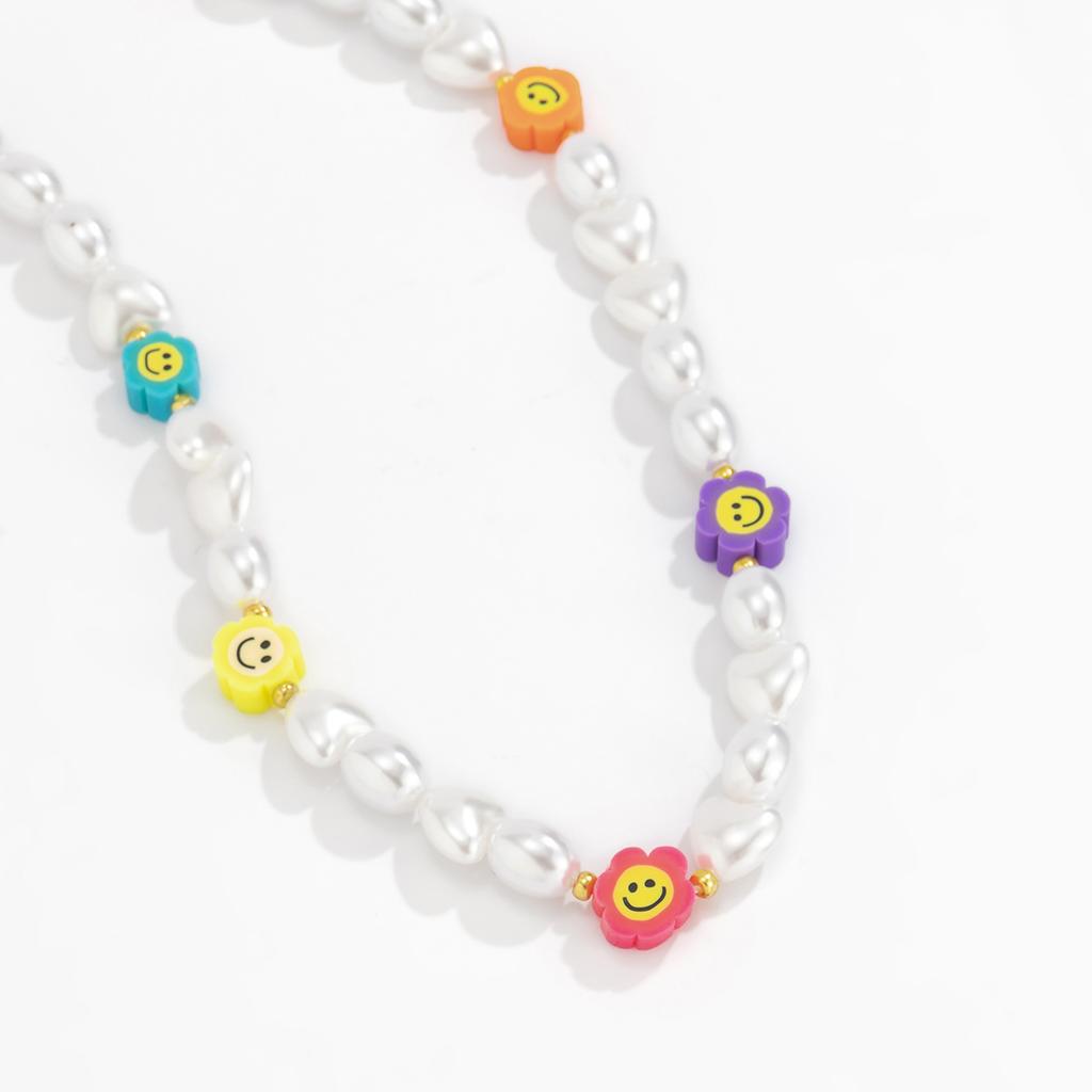Simple Temperament Imitation Pearl Beaded Necklace Female, Colorful Small Flower Soft Pottery Smiley Face Collarbone Necklace