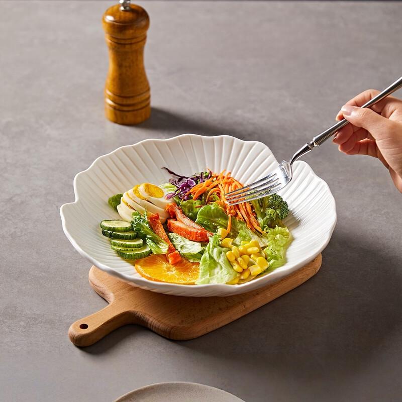 Elegant White Floral 10-inch Deep Dinner Plate