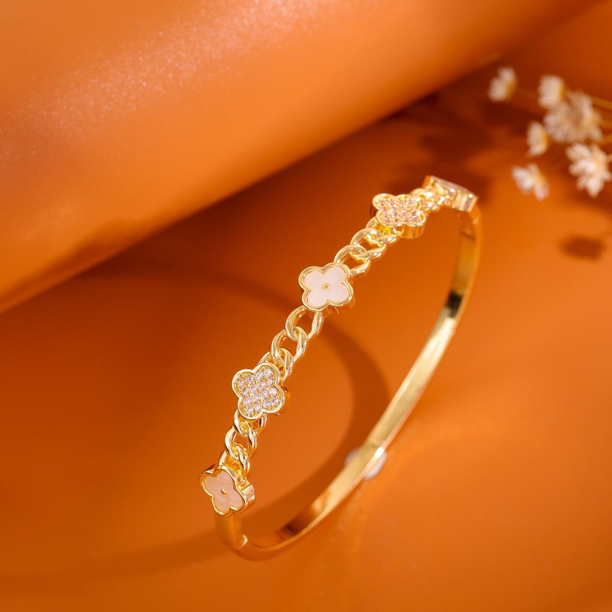 

Браслет Ins Cool Клевер Цветок Ажурный Легкая Роскошь Мода Высокий Класс Темперамент Женское Украшение для Руки 17CM