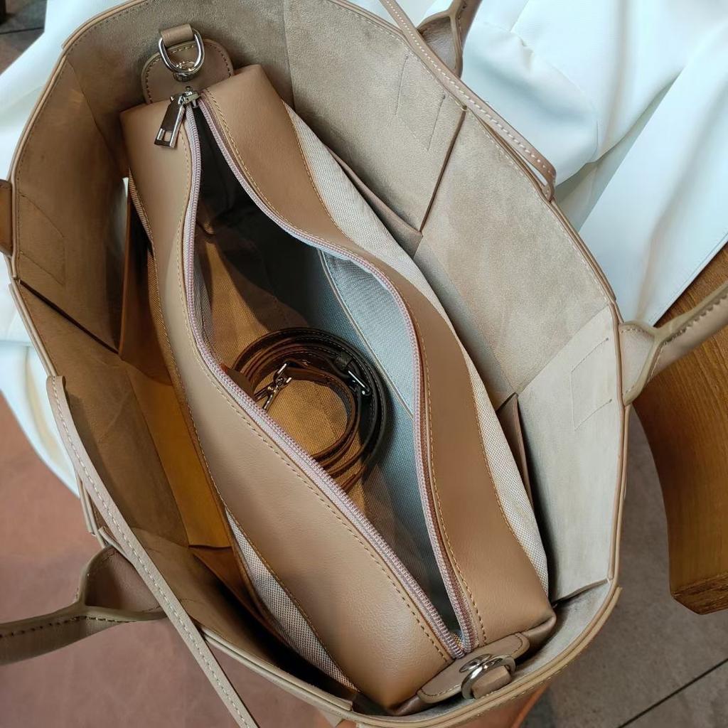 Foreign trade cross-border cowhide woven tote bag genuine leather 2026 new portable large bag shoulder bag large capacity armpit bag