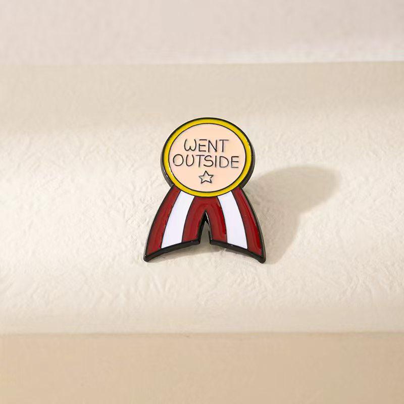 Zinc Alloy English Letter Brooch: Colorful, Personalized Badge Ornament