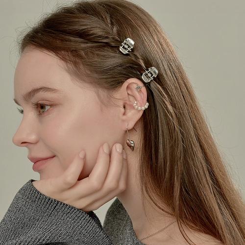 Besty Grace Pearl Earcuff