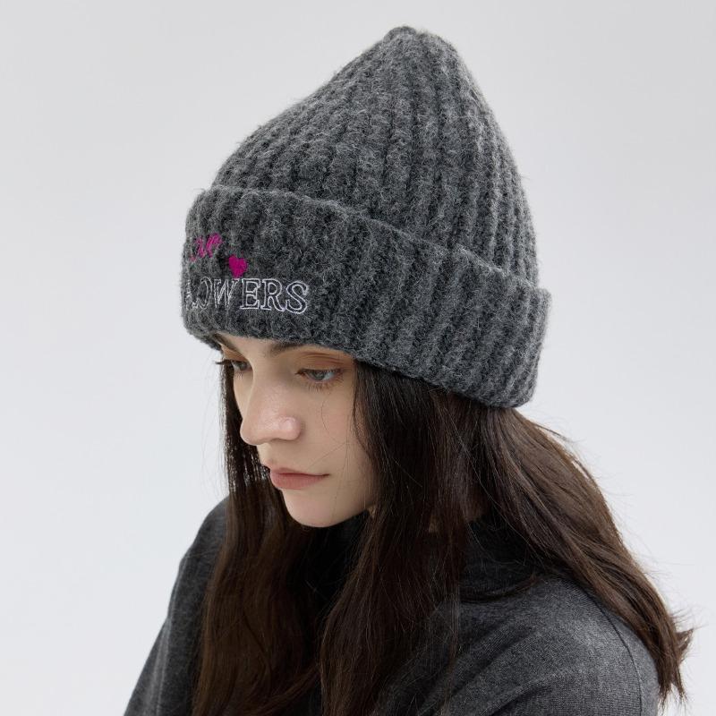 E letter thickened knitted hat men's and women's autumn and winter versatile windproof wool hat indoor and outdoor ear protector pullover hat