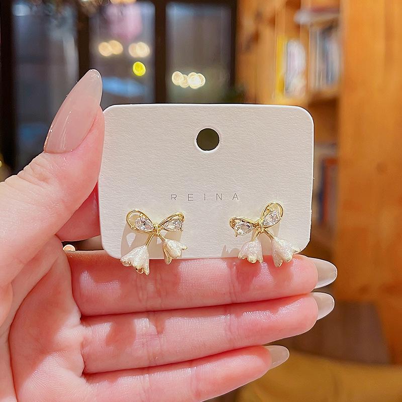 Boucles d'oreilles coréennes en argent S925 et perles en forme de fleur - Design polyvalent et élégant inspiré de la forêt