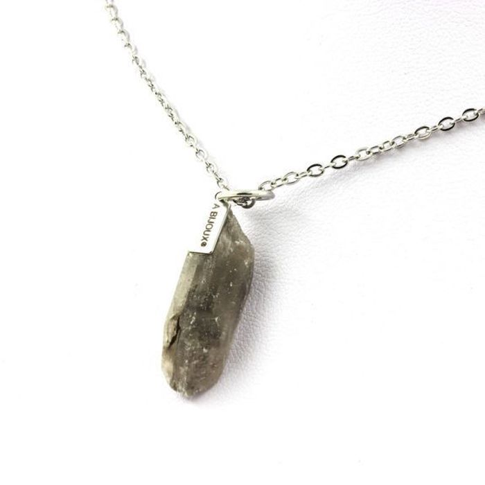 Pierres et Minéraux. Collier Gypse brut. 14.82 ct. Marcieu, Isère, France.