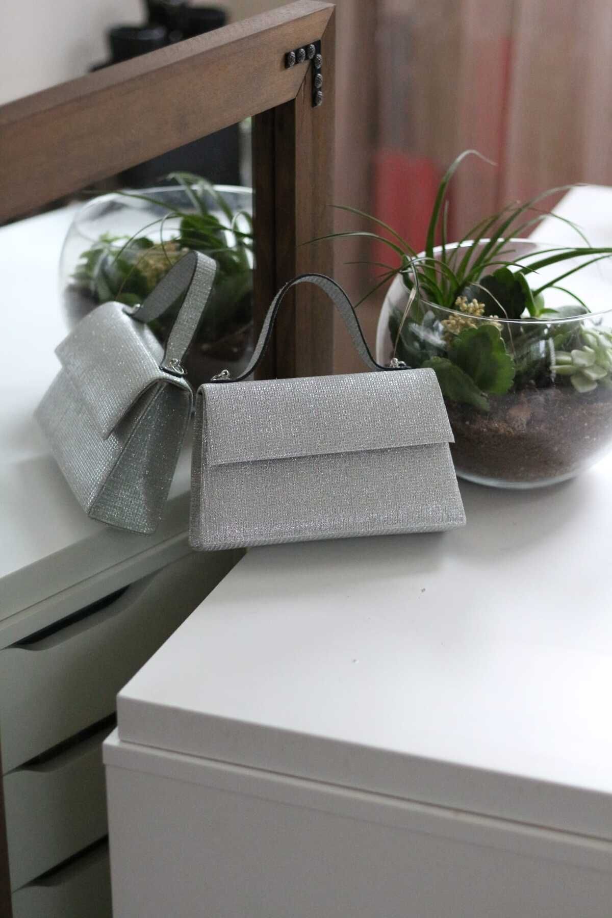 

Women s Stylish and Useful Evening Dress Bag Women s Silver Glitter Evening Dress Shoulder Bag with Handle Detail