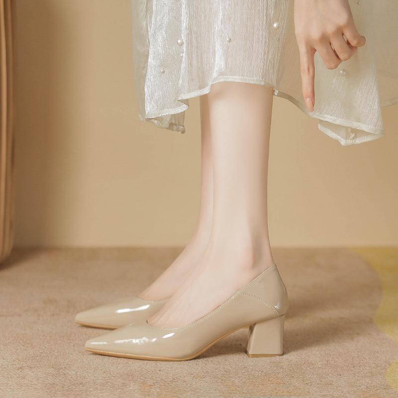 Nude high heels women's new temperament patent leather is not tired, pointed feet medium thick heel light mouth single shoes women