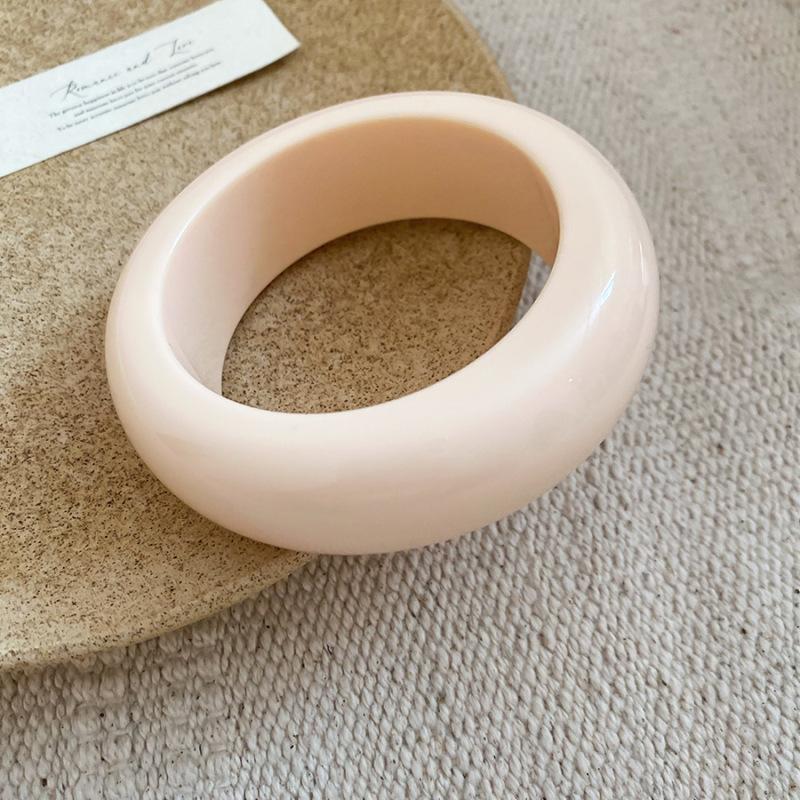 European and American Beige Irregular Geometric Resin Bracelet Light Luxury Temperament Bracelet Retro Exaggerated Jewelry Women