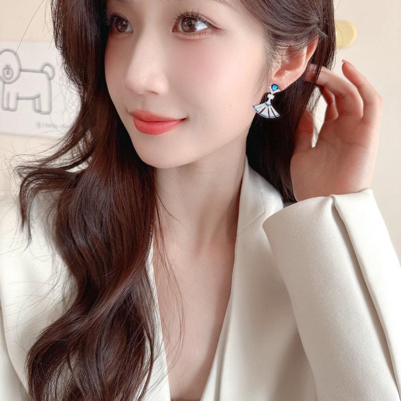 Women's Light Luxury Design Elegant Fan-Shaped Earrings Zircon Fashion Versatile Niche Design Sense Long Earrings