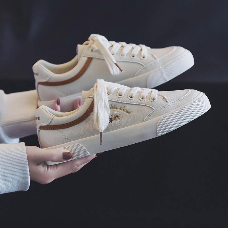 Autumn thin little white shoes women's new versatile leather flat white shoes soft baseplate shoes with skirt