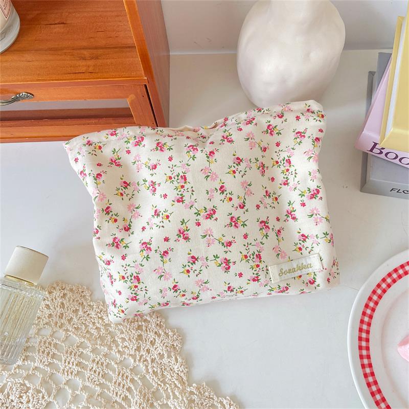 Cute Sweet Floral Cosmetic Bag Large Capacity Portable Travel Makeup Storage Bag Organizer Women Clutch Bag Girly Toiletry Bags