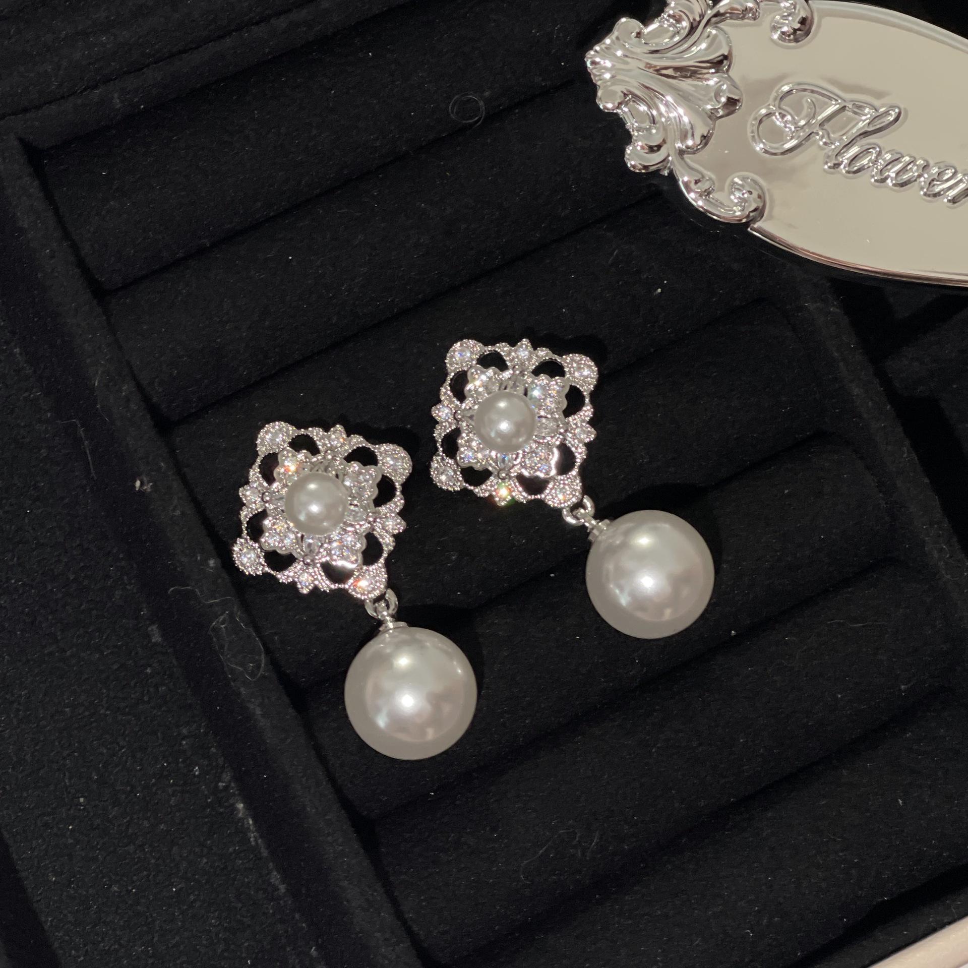 Silver Needle Zircon Inlaid Rhombus Pearl Earrings: French Retro Style High-End Studs for Women.