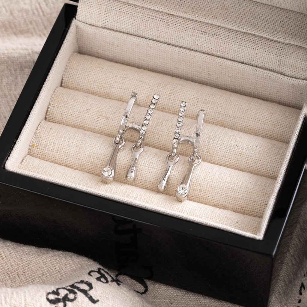 Simple Water Drop Diamond-Set Small Earrings, Smart And Exquisite Design, Stud Earrings, Temperament, And Advanced Earrings.