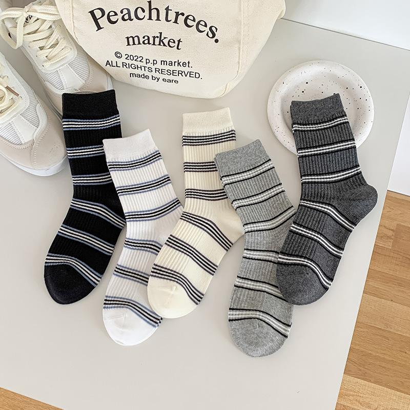Female Autumn New Style Simple All Match Stripe In The Tube Stack Socks